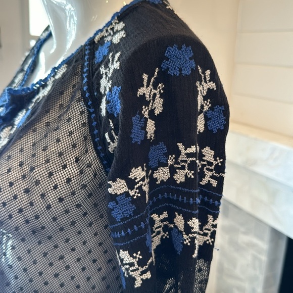 Free People Swiss Dot Sheer Mesh Black Floral Embroidered Peasant Top Size XS - Picture 6 of 10